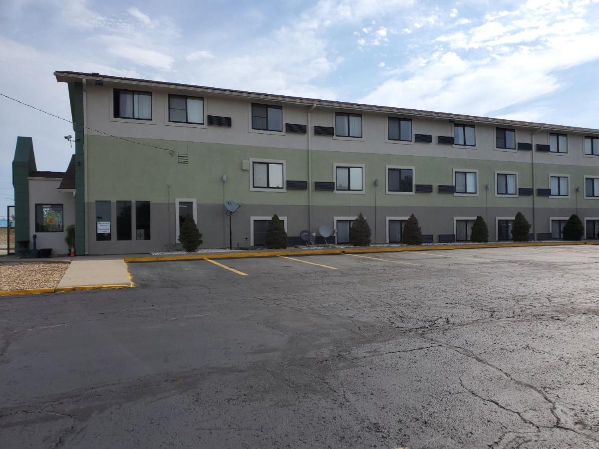 Super 8 By Wyndham Kansas City At Barry Road/Airport Kültér fotó