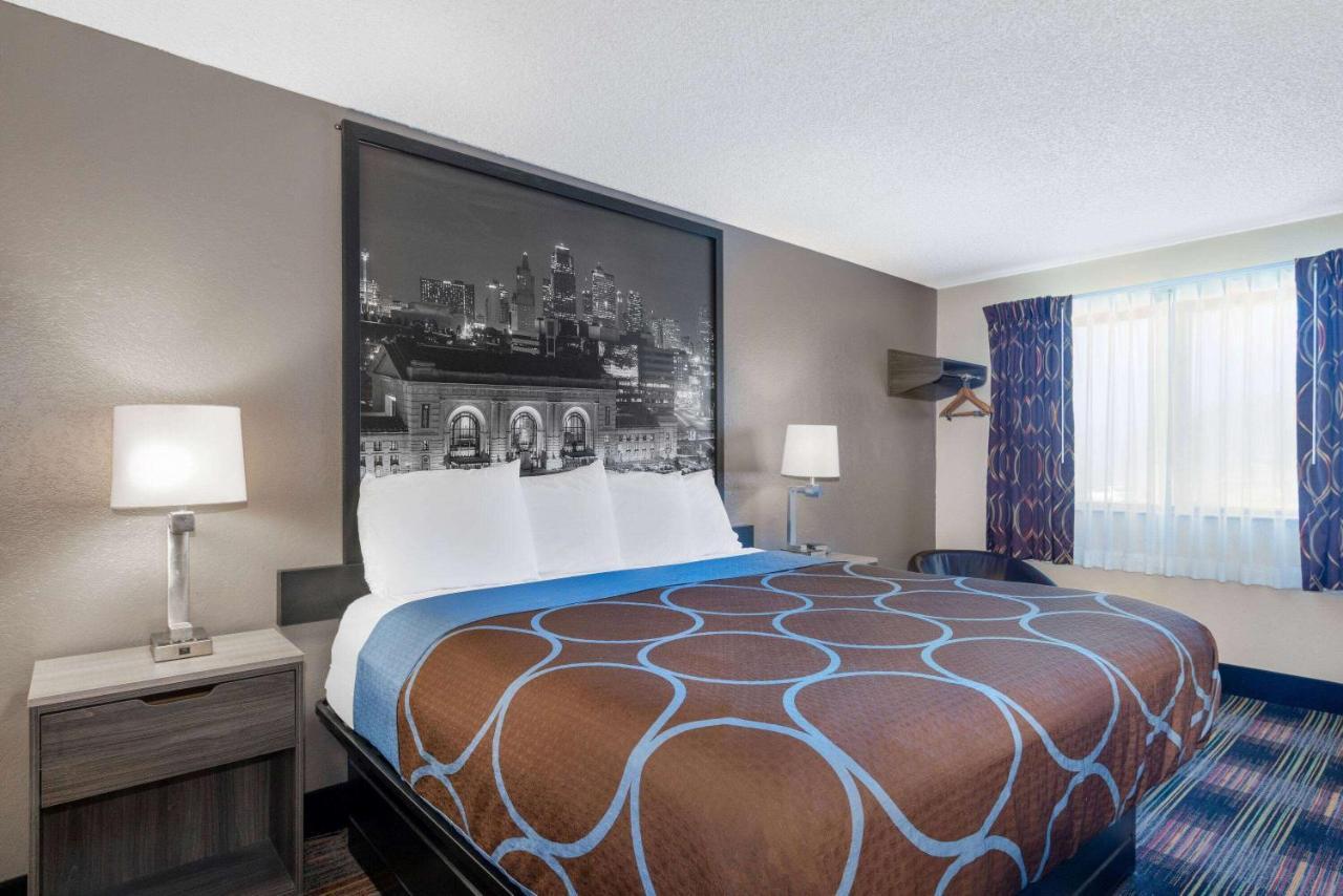 Super 8 By Wyndham Kansas City At Barry Road/Airport Kültér fotó