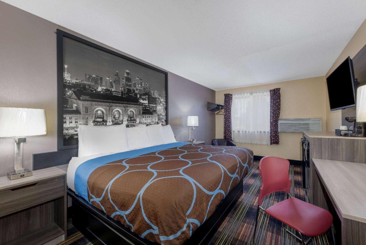 Super 8 By Wyndham Kansas City At Barry Road/Airport Kültér fotó