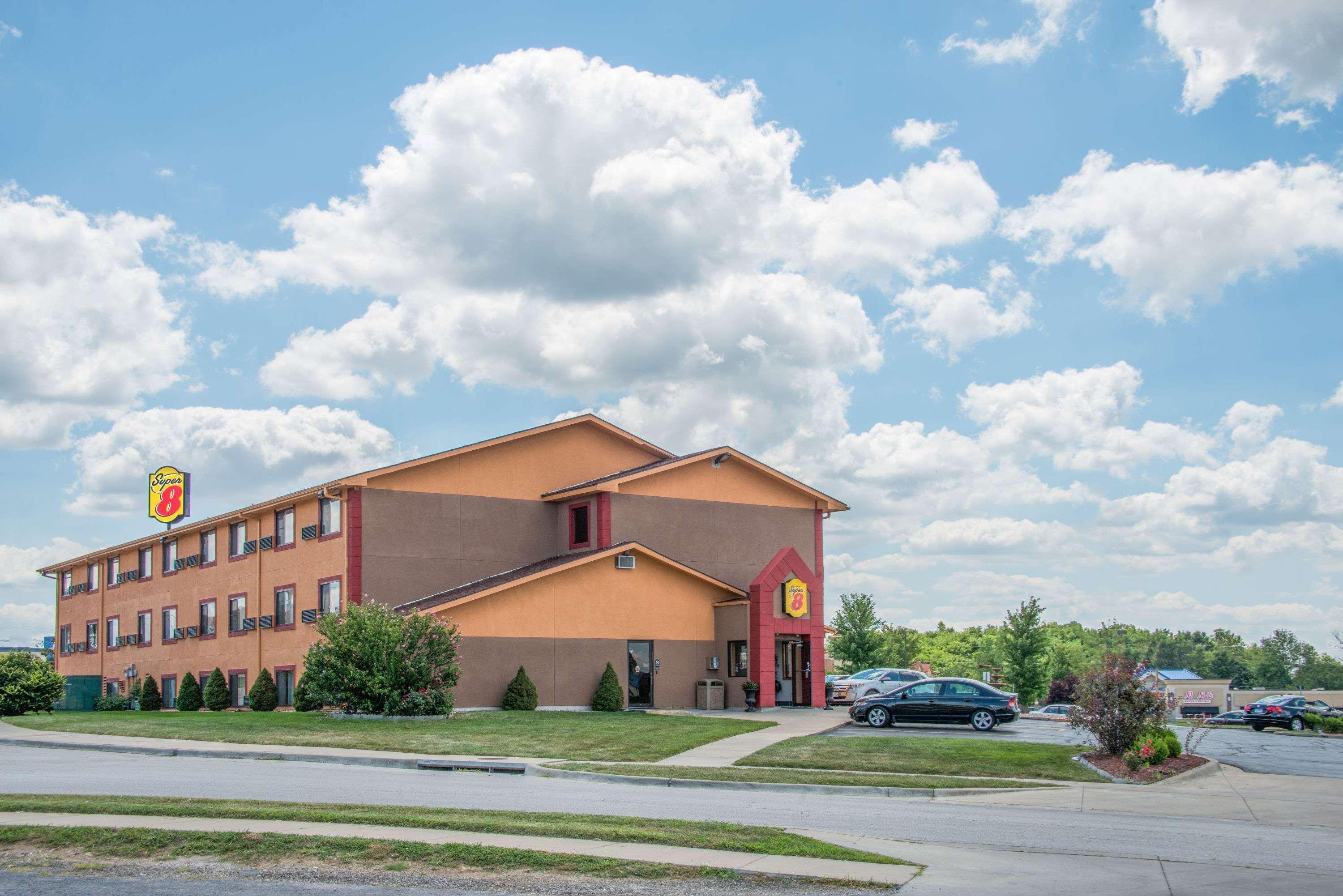 Super 8 By Wyndham Kansas City At Barry Road/Airport Kültér fotó