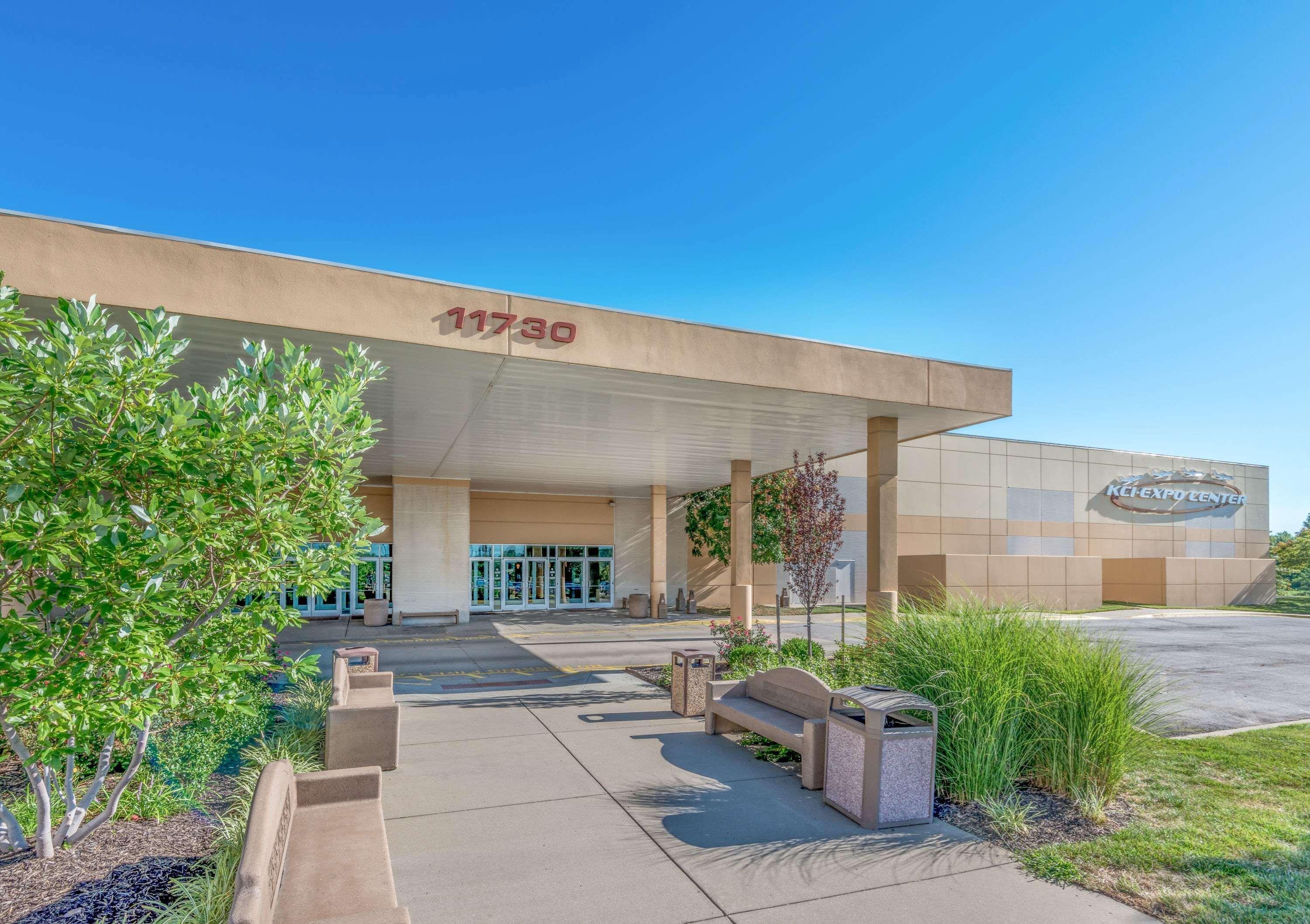 Super 8 By Wyndham Kansas City At Barry Road/Airport Kültér fotó