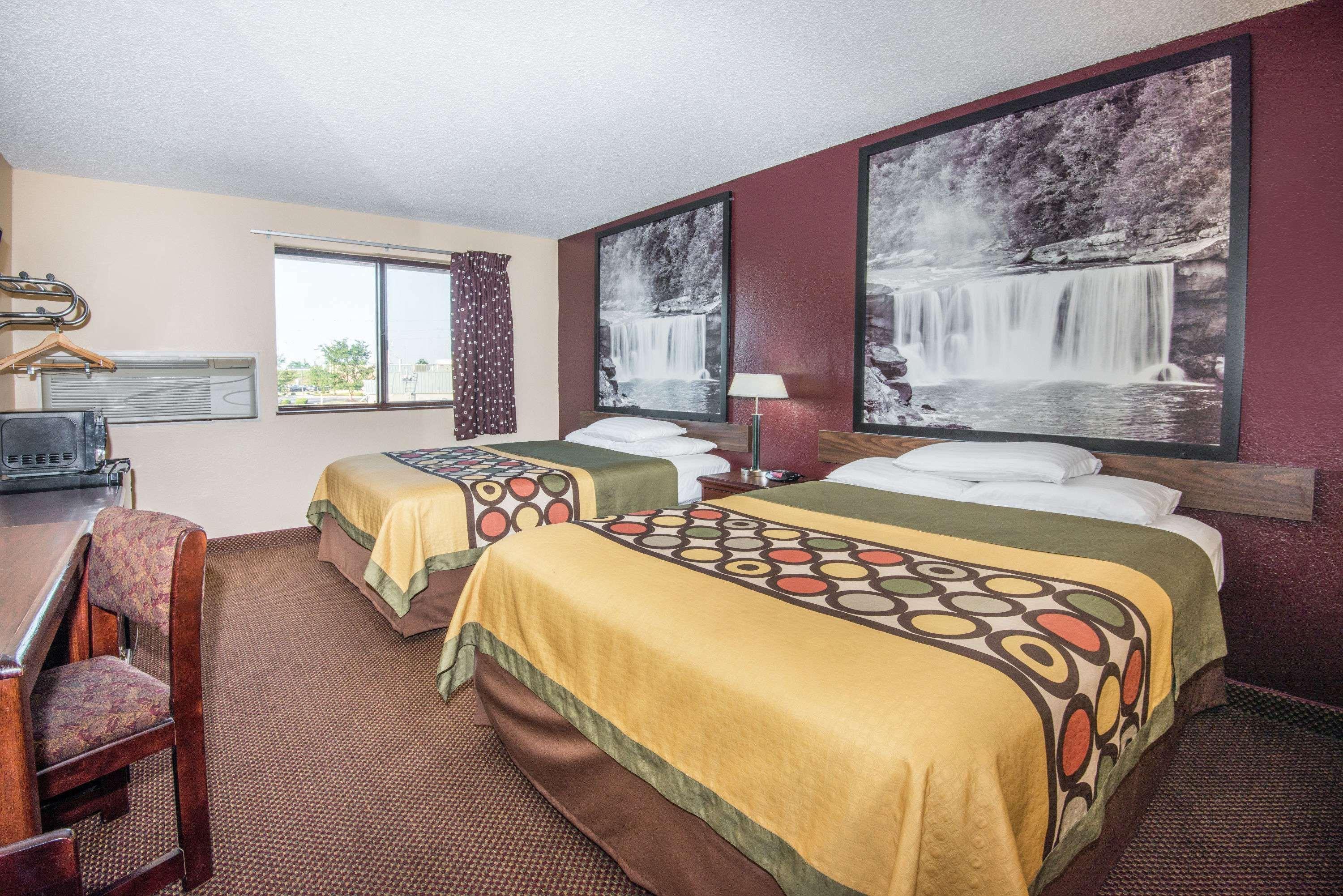 Super 8 By Wyndham Kansas City At Barry Road/Airport Kültér fotó