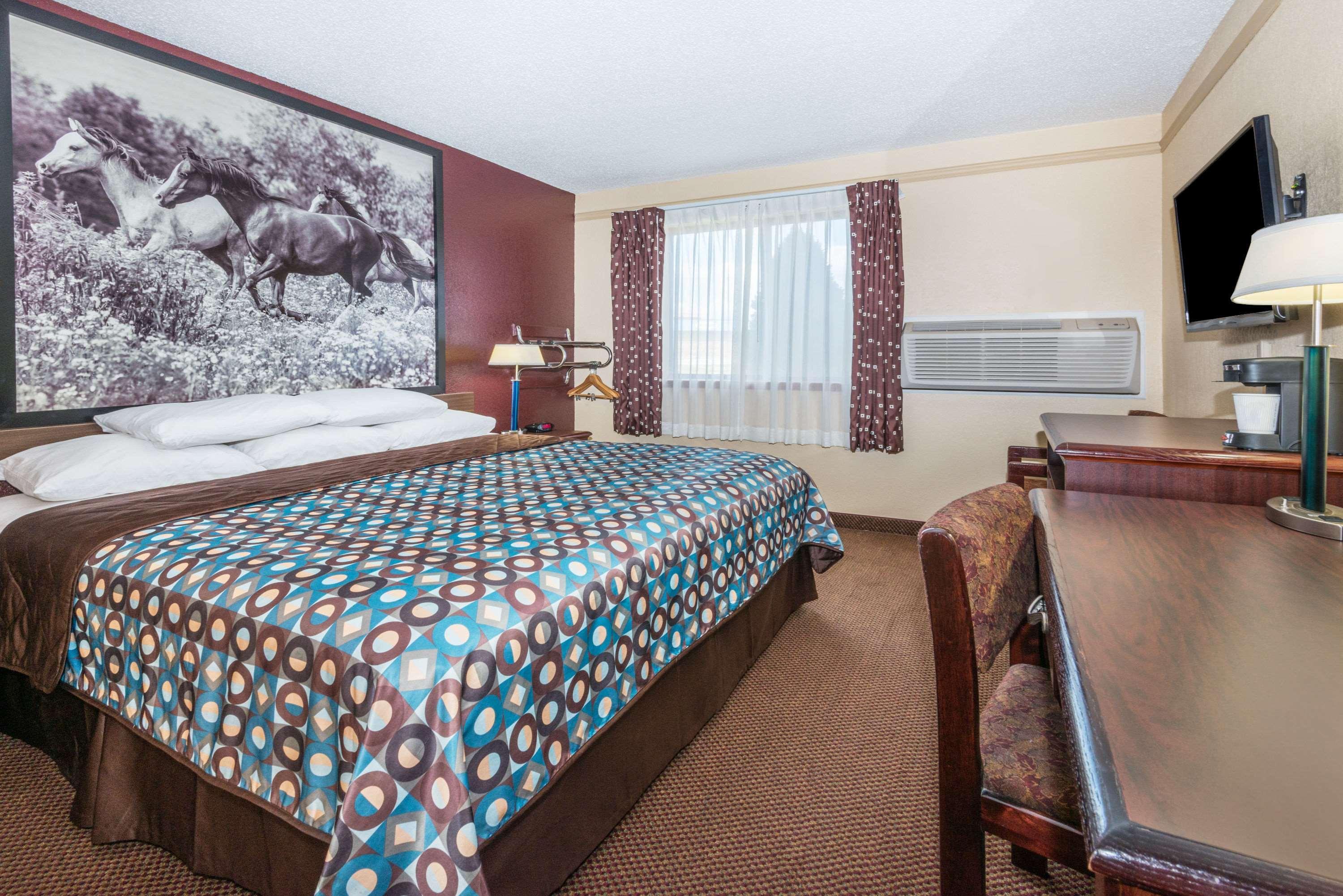 Super 8 By Wyndham Kansas City At Barry Road/Airport Kültér fotó