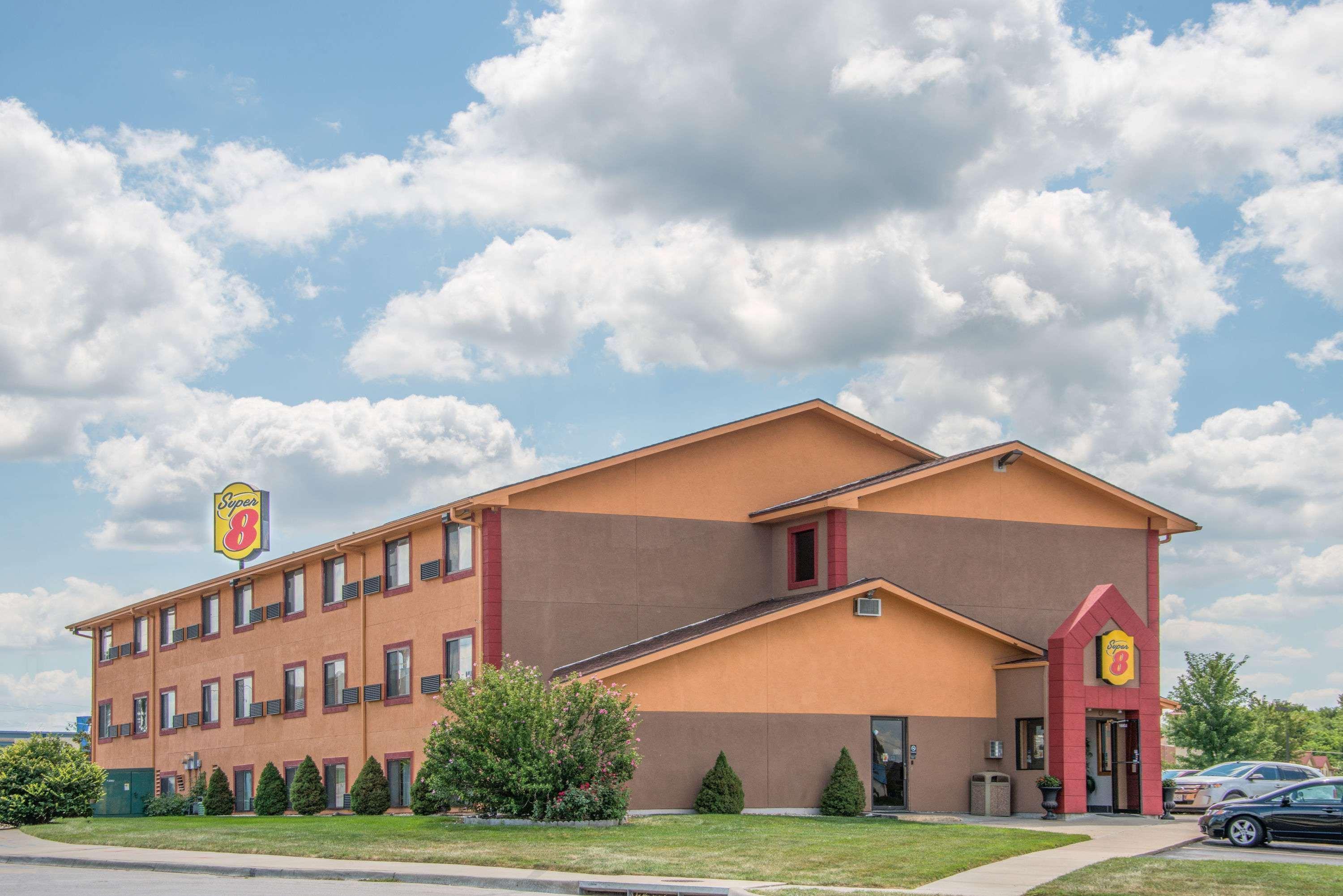 Super 8 By Wyndham Kansas City At Barry Road/Airport Kültér fotó