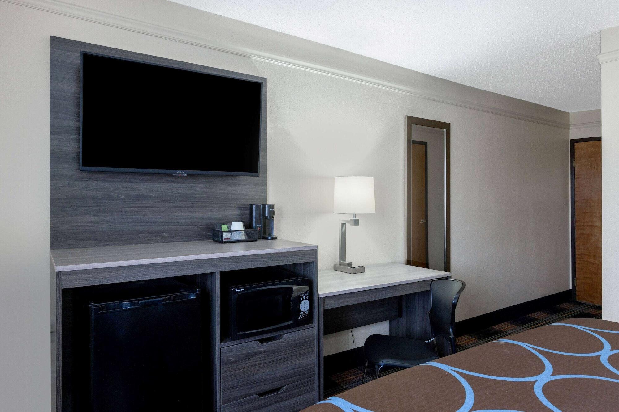 Super 8 By Wyndham Kansas City At Barry Road/Airport Kültér fotó