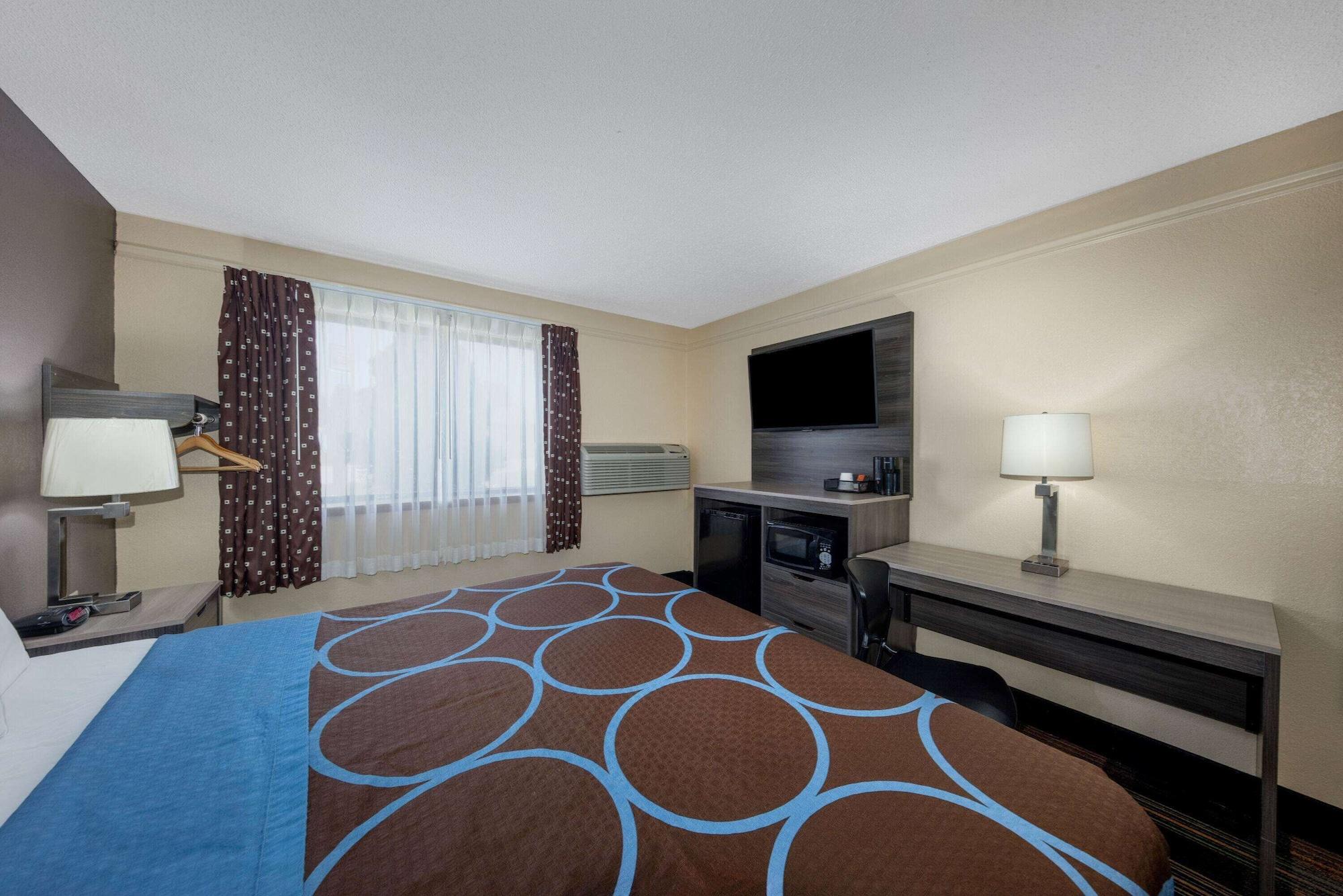 Super 8 By Wyndham Kansas City At Barry Road/Airport Kültér fotó