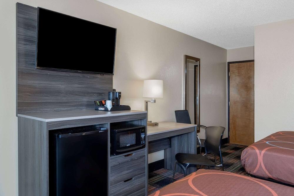 Super 8 By Wyndham Kansas City At Barry Road/Airport Kültér fotó
