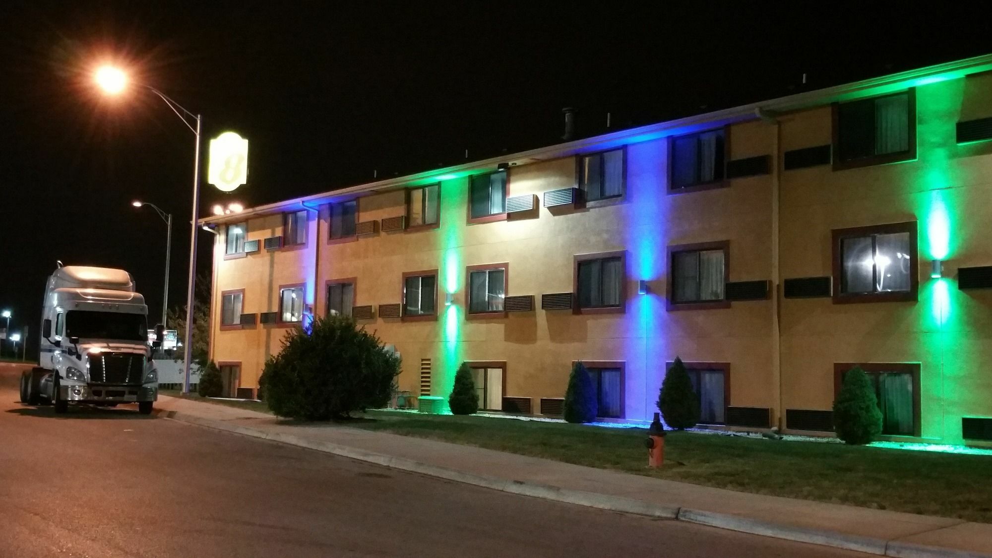 Super 8 By Wyndham Kansas City At Barry Road/Airport Kültér fotó