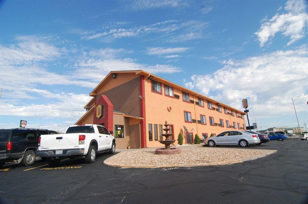 Super 8 By Wyndham Kansas City At Barry Road/Airport Kültér fotó