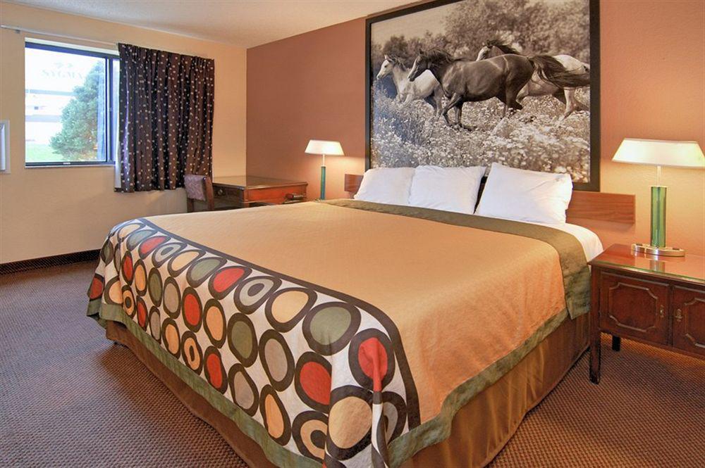 Super 8 By Wyndham Kansas City At Barry Road/Airport Kültér fotó